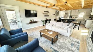 Smart-TV, Kamin, Bücher