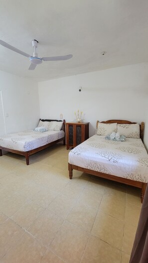 Hypo-allergenic bedding, individually decorated, blackout drapes - Casa Coral (Bacalar)