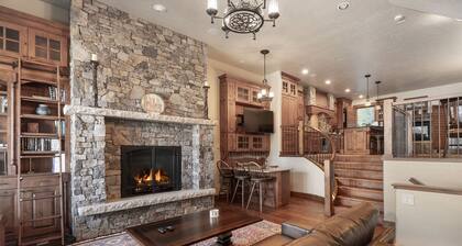 Ski-in/Out townhome w/ hot tub & fireplace