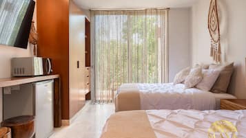 2 bedrooms, iron/ironing board, free WiFi