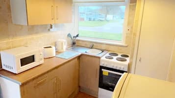 Kühlschrank, Mikrowelle, Ofen, Wasserkocher