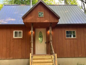Exterior detail - Willy Cabin
(Dansville)