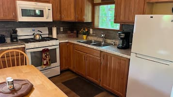 Réfrigérateur, four, plaque de cuisson, cafetiÚre/bouilloire