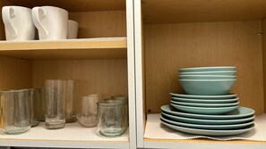 Fridge, microwave, stovetop, coffee/tea maker - Studio in Fort Lauderdale w/FREE Parking,Kitchen,Wi-Fi - 8mins from FLL Airport (Fort Lauderdale)