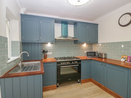 Fridge, dishwasher, electric kettle, toaster