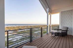 Casa, varias camas, patio, vista a la playa (711 Yellow Perch Rd) | Áreas de la propiedad
