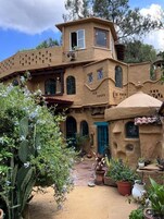 Perhetalo | 2 makuuhuonetta, työpöytä, kannettavalle tietokoneelle sopiva työtila