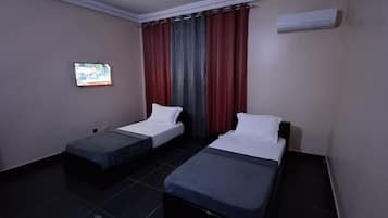 Economy-vĂŠrelse - 2 enkeltsenge | Premium-sengetĂžj, senge med madrasser af memory foam, individuelt design