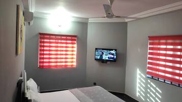 Standard-Doppelzimmer, 1 Doppelbett, Nichtraucher | Badezimmer | Dusche, Handtücher