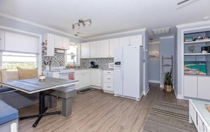Fridge, stovetop, coffee/tea maker, cookware/dishes/utensils - Overlook the Intracoastal and walk to the beach! (North Topsail Beach)