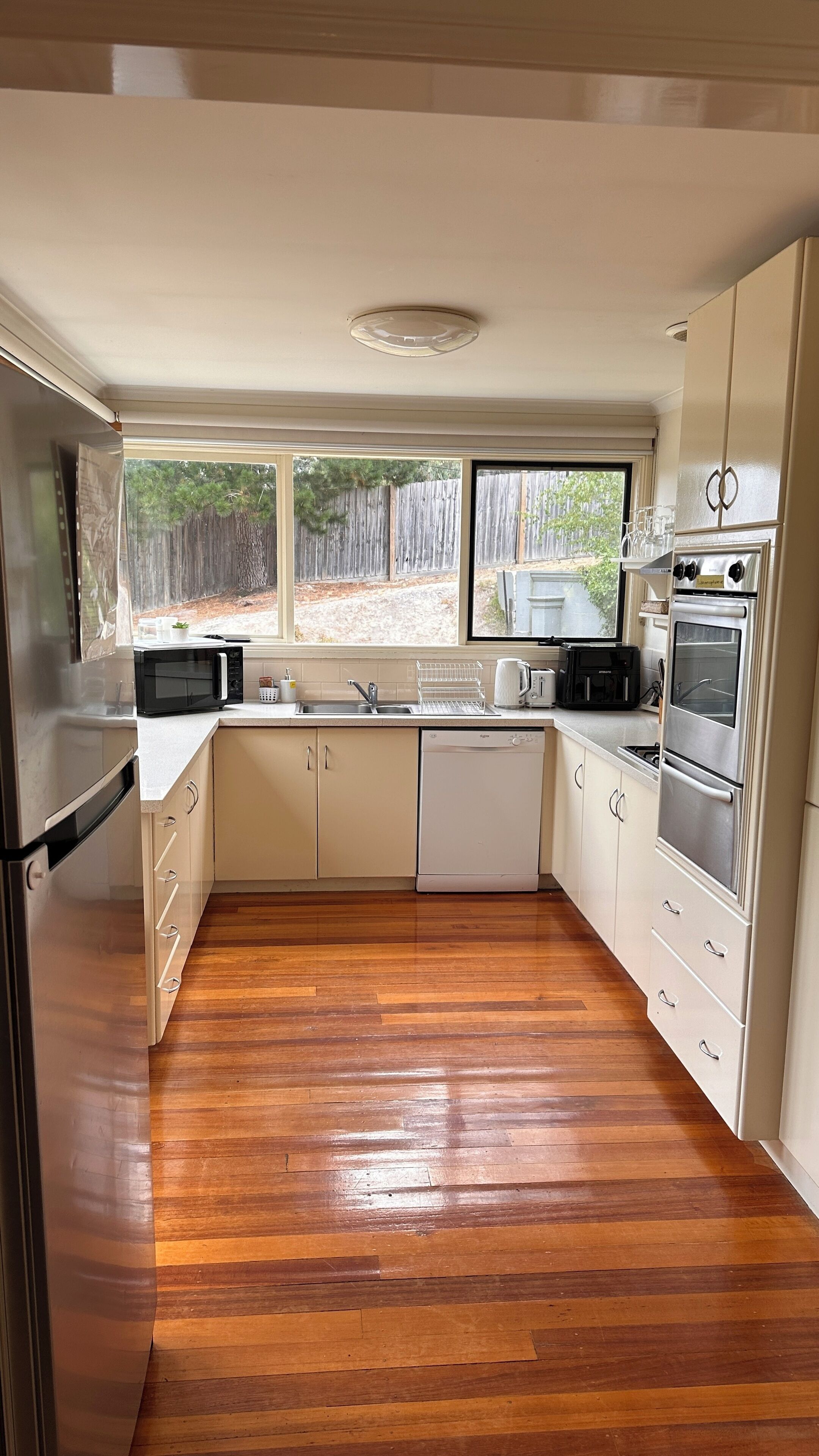 Micro-ondes, four, plaque de cuisson, lave-vaisselle