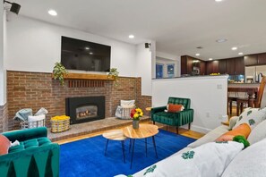 Smart-TV, Kamin, Tischfußball