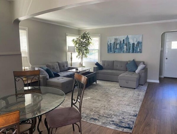 Smart TV, books - The Gingersnap (Fort Wayne)