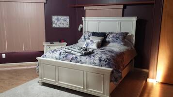 3 bedrooms, iron/ironing board, WiFi, bed sheets