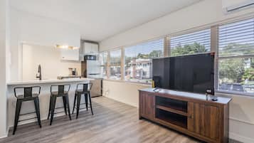 Superior Apartment | 1 bedroom, memory foam beds, free WiFi, bed sheets