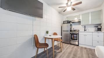 Comfort Apartment | Private kitchenette | Fridge, oven, stovetop, coffee/tea maker