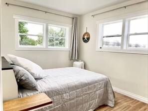 2 bedrooms, iron/ironing board, free WiFi, bed sheets