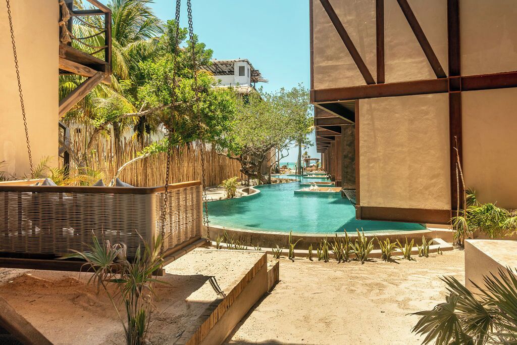 2 Außenpools, geöffnet von 09:00 Uhr bis 21:00 Uhr, Liegestühle