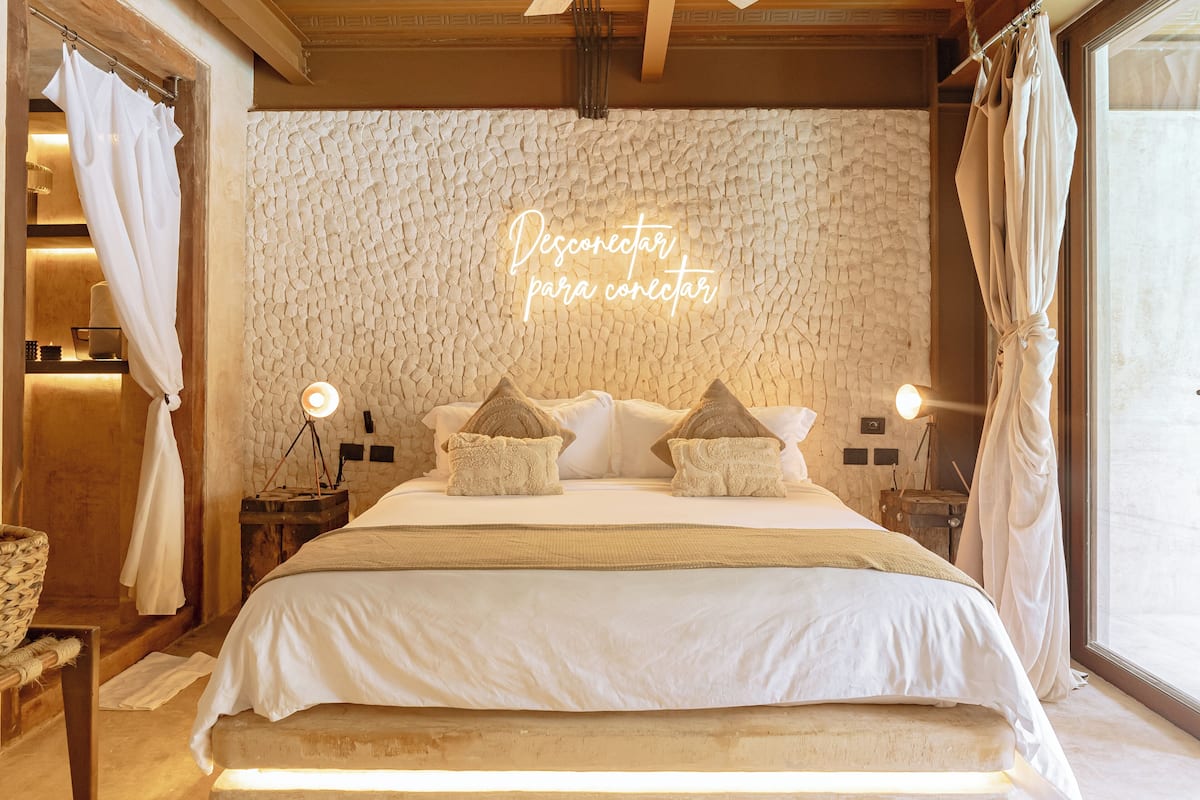 Traditional Room, Pool View | Minibar, in-room safe, iron/ironing board, WiFi (free)