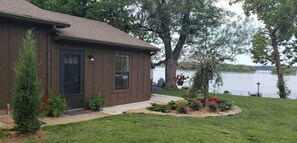 Exterior - Morning Coffee. Lakeside. Peace and Serenity. (Grove)