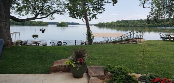 Property grounds - Morning Coffee. Lakeside. Peace and Serenity. (Grove)