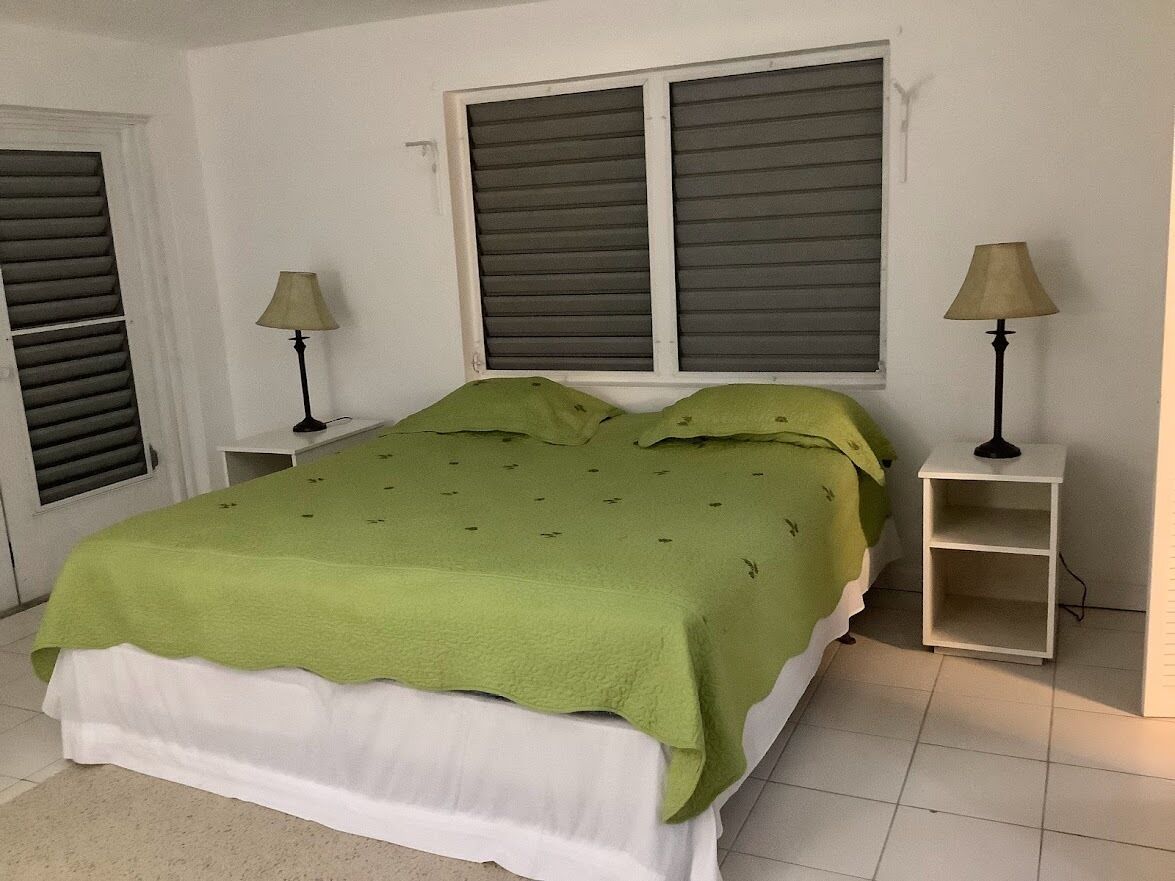 3 slaapkamers, een strijkplank/strijkijzer, gratis wifi, beddengoed
