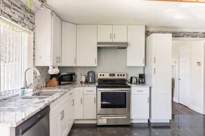 Private kitchen - Clean, Cozy and Spacious 5bedroom 2baths (Garland)