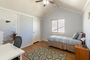 5 室のベッドルーム、アイロン / アイロン台、WiFi、ベッドシーツ