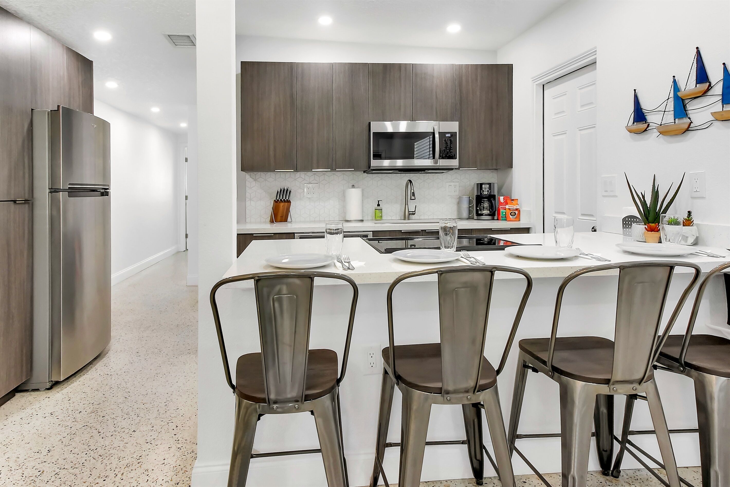 雪櫃、微波爐、焗爐、爐具