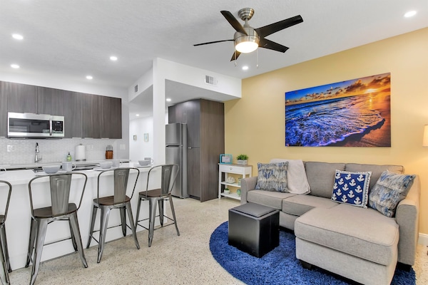 Renovated! All new kitchen, bath, lighting, furniture and tropical beach vibe