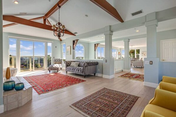 Interior - Heart of Dana Point- Full of Light and Views (Dana Point)