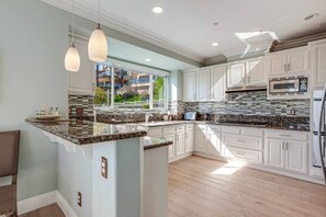 Fridge, microwave, oven, stovetop - Heart of Dana Point- Full of Light and Views (Dana Point)