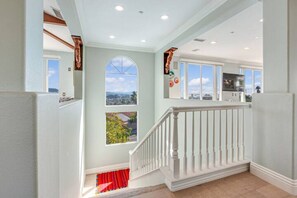 Interior - Heart of Dana Point- Full of Light and Views (Dana Point)