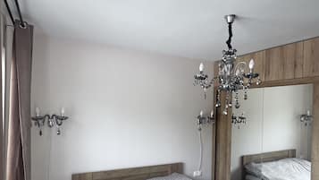 1 slaapkamer, een strijkplank/strijkijzer, wifi, beddengoed