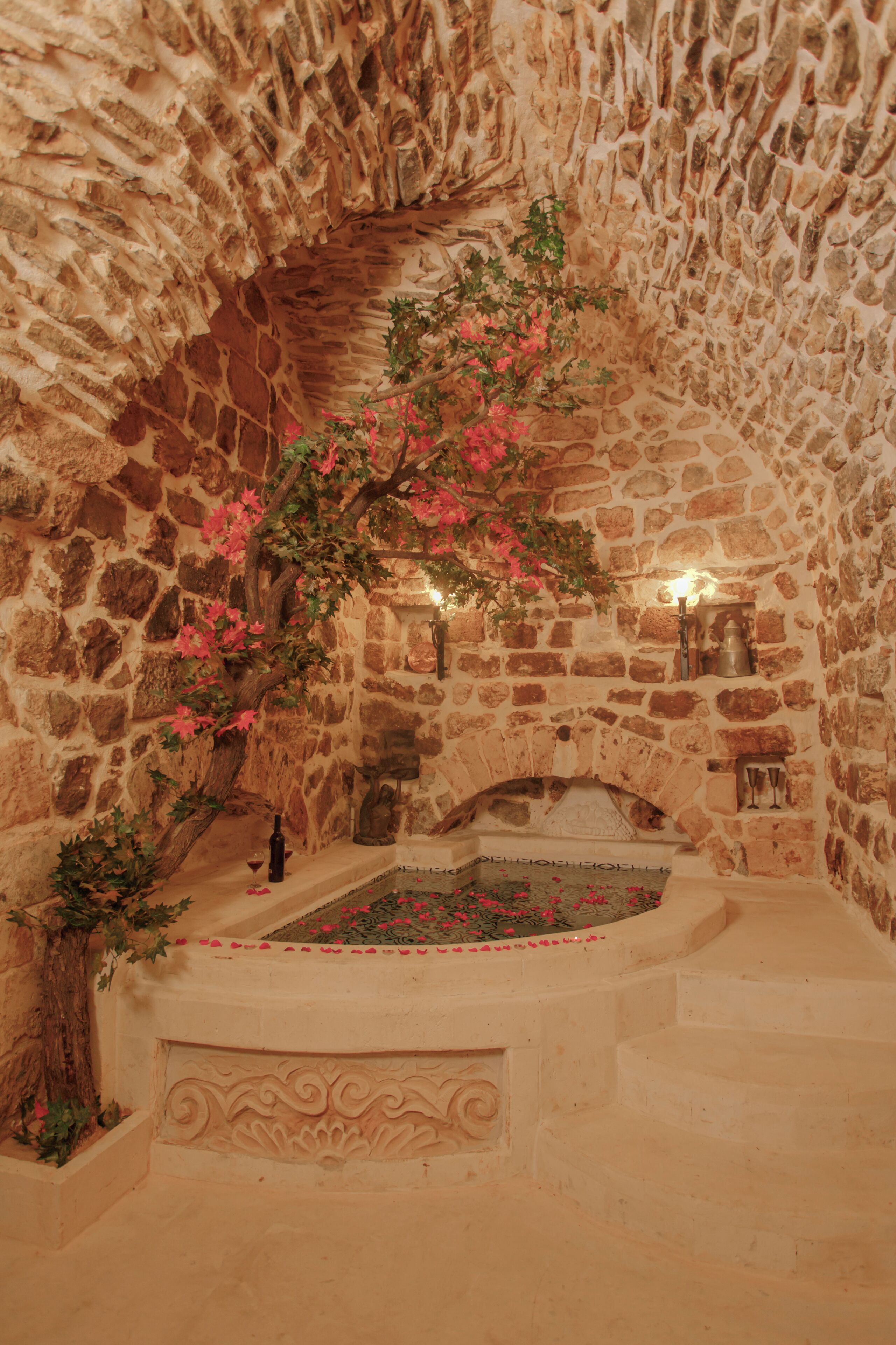 Havuzlu Kral Odasi | Desk, bed sheets