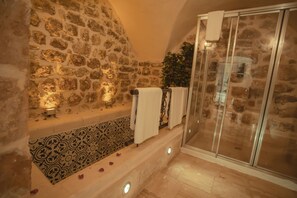 Junior Suit Hazvuzlu Oda | Bathroom | Towels