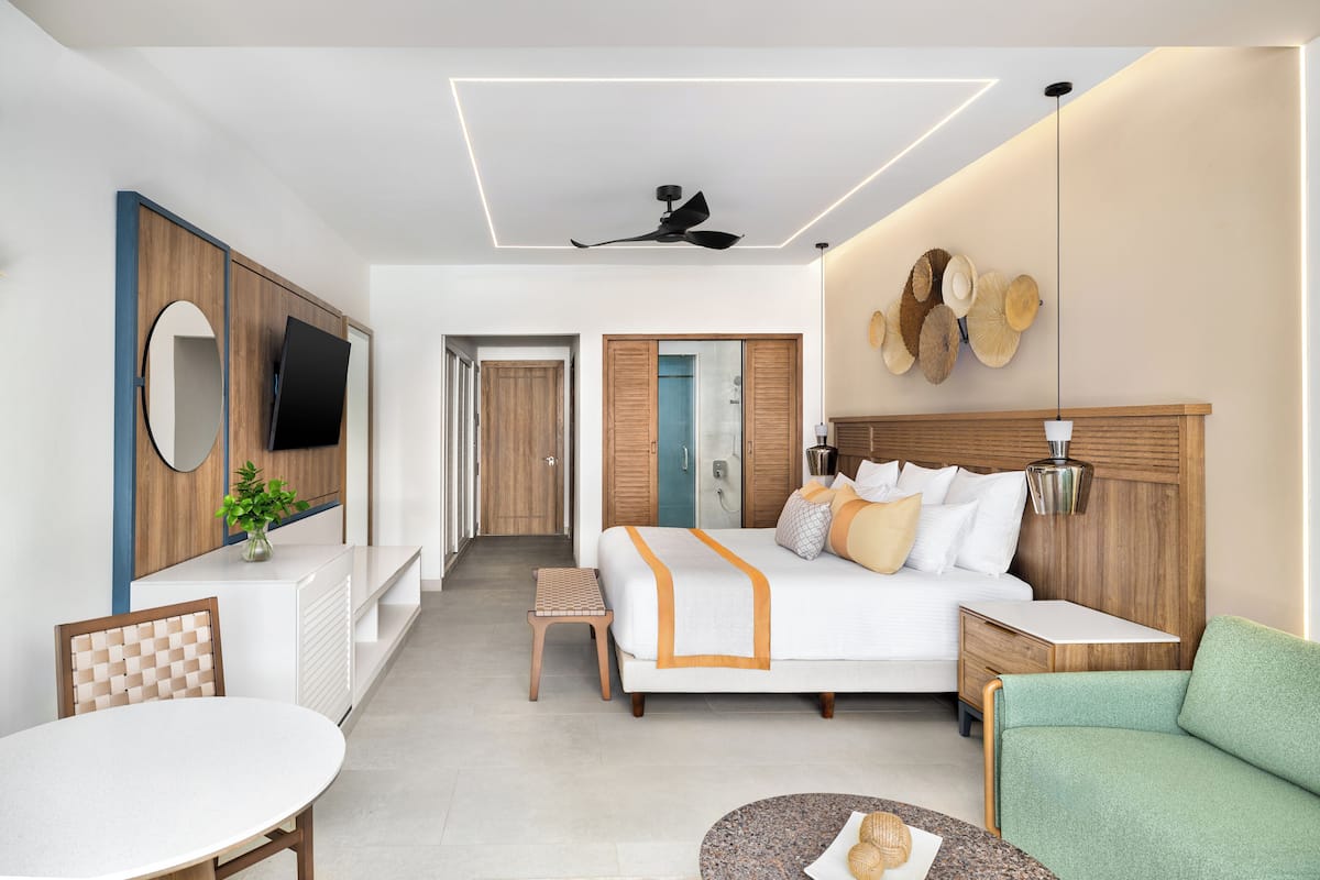 1 bedroom, free minibar, in-room safe, desk