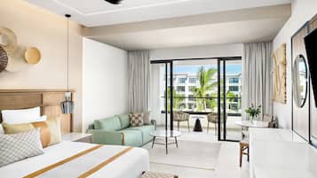 Junior Suite Tropical View King | Bar mini percuma, peti besi dalam bilik, meja