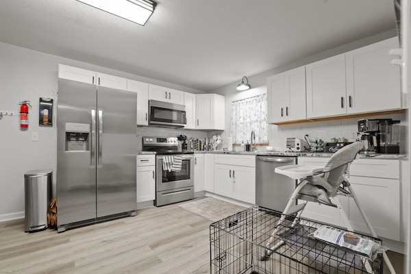 Refrigerador, microondas, horno y parrilla de estufa