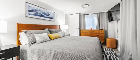 3 bedrooms, desk, iron/ironing board, travel cot