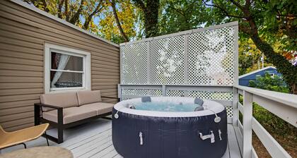 3-bed, 2-bath lakehouse Grill, hot tub, firepit and on-site boat parking.