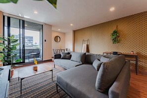 Appartement Deluxe | Aire de séjour | Téléviseur connecté