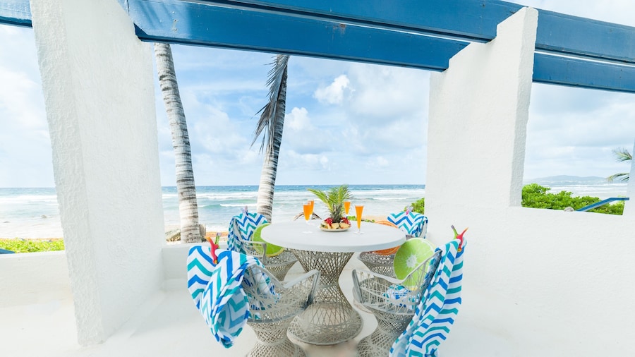 Gorgeous Ocean Views! Welcome to Bella Breeze! BeachFront 2BR 2BA