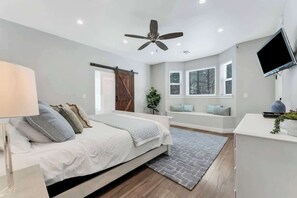 5 bedrooms, WiFi, bed sheets