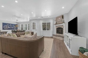 TV, fireplace, offices