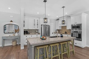 Fridge, microwave, oven, dishwasher - Luxury Flagstaff Forest Home • Hot Tub & Games (Flagstaff)