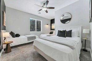 7 slaapkamers, een strijkplank/strijkijzer, wifi, beddengoed