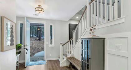 Large Flagstaff Retreat w/ Hot Tub & Guest Home