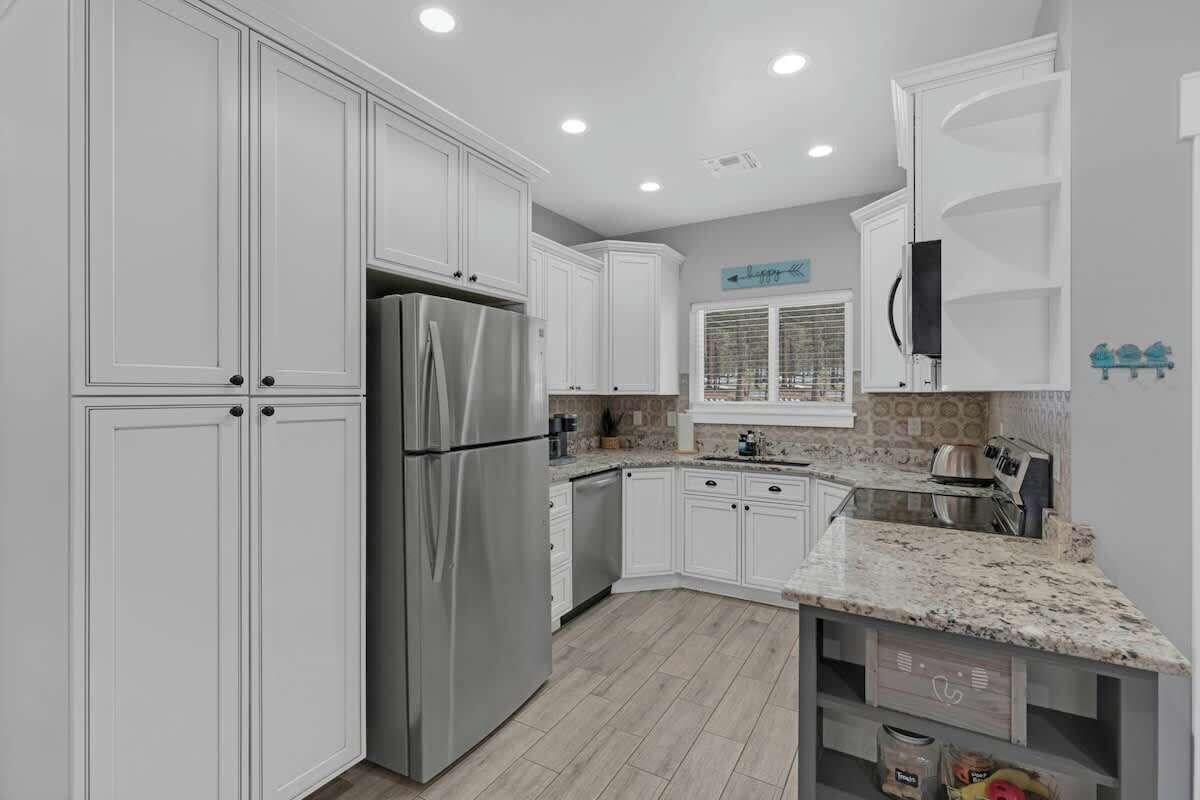 Frigorifero, microonde, forno, piano cottura