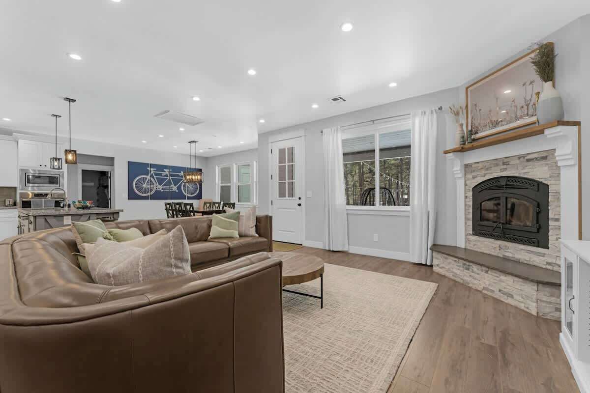 TV, fireplace, offices